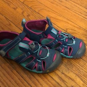 Keen youth size 1